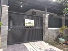 TURUN HARGA - JUAL CEPAT - RUMAH NYAMAN - SHM, HADAP SELATAN
