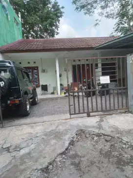 Rumah kost 13 kmr dgn K mandi dlm 100 mtr dari UII JOGJA ( Hrg NEGO)