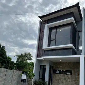 Rumah 2 lantai strategis