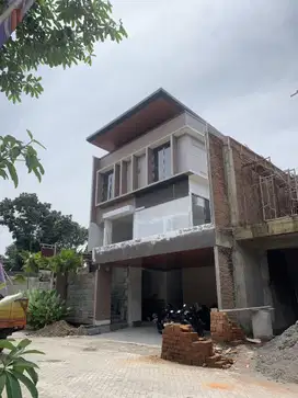 Rumah Siap Bangun Dengan Kolam Renang Pribadi Dekat Fasilitas Umum