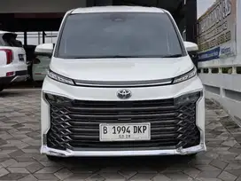 Toyota Voxy 2.0 At 2023 Putih Sangat Istimewa