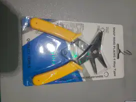 Tang snap ring untuk membuka ring pengunci