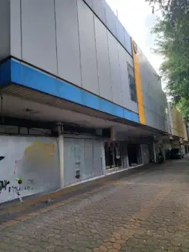RUMAH JL SLAMET RIADI, AREA KOMERSIAL, PUSAT KOTA