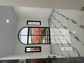 Dijual rumah baru di Tanjung Duren, dekat mall