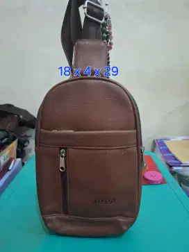 Tas selempang branded 
Jeep uk 18 x 4 x 29 
Limited edition 
Barang te
