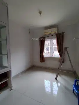 Rumah Tinggal 2 Lantai One Gate System Di Kelapa Gading S8545