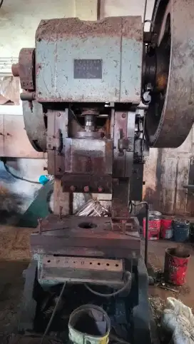 Mesin Punch / Press 63 Ton