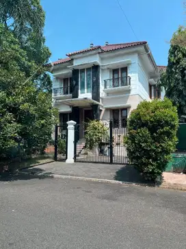 Jual rumah siap huni ada pool dekat PIM pondok Indah Jaksel