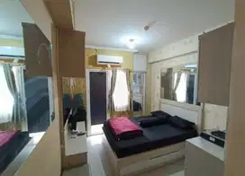 Sewa harian unit studio fullfurnis green pramuka city jakpus