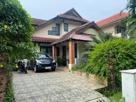 Dijual rumah dg tanah luas di komplek rempoa tangsel strategis
