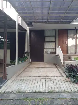 rumah 2 lantai fully furnished tinggal bawa koper di cluster vieena