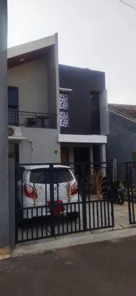 Rumah baru mezzanine 2 1/2  lantai di Cipayung Jakarta timur