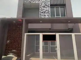 DIjual Rumah Luas 3 Lantai di Griya Alam Sentul City Siap KPR J-18966