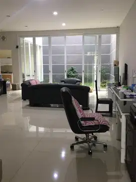 Dijual Rumah Cantik dan Terawat Di Istana Regency 2