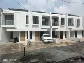 Rumah baru dua lantai di Cijantung Jakarta timur