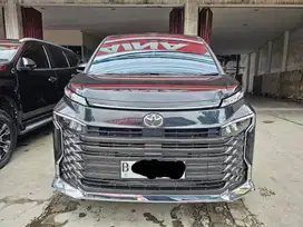 KM LOW 11 RIBUAN Toyota Voxy 2.0 At 2024 Hitam Plat Ganjil