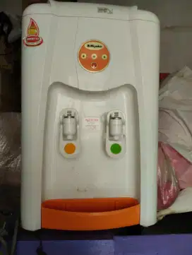 Dispenser air panas dan biasa