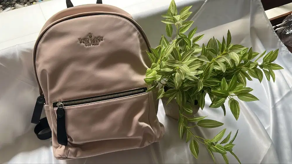 Kate Spade Bacpack Nylon Large - PRELOVED... minim pemakaian