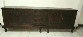 Lemari panjang kayu jati kuat, berukiran klasik dan cantik di rumah