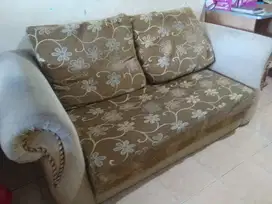 Sofa bed motif bunga warna cream