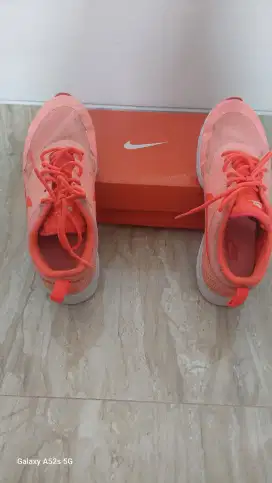 Nike orange ori  no 38 with box jual cepat 200.000