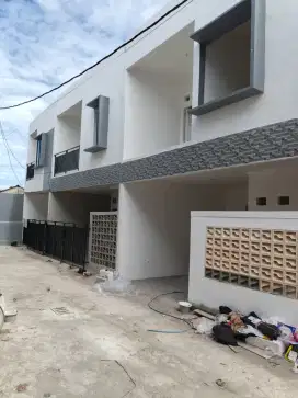 Rumah Dijual 2 Lantai 120m2 SIAP HUNI dekat Stasiun Cakung
