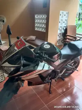 Dijual Honda CBR150R Like New