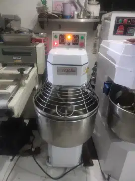 Spiral mixer 25 kg tepung (1 bal) merk Sotoriva Italia Listrik 1 phase