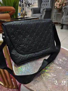 Tas Selempang kulit Asli import motif Elvong