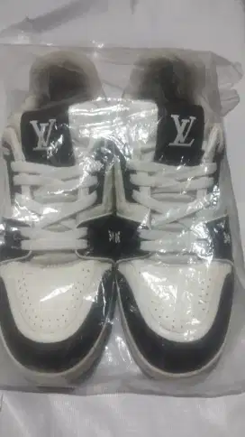Sepatu Louis Vuitton Trainer #54