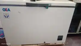 Jual freezer 330 liter