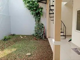Rumah dalam cluster , tanah luas harga nego