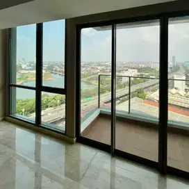 Dijual Apt Holland Village 2 3BR/133 m2 Private Lift Baru