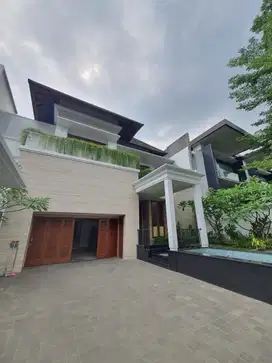 Pondok Indah Mewah 2 Lantai Halaman Super Luas Private Pool