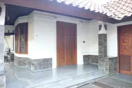 Rumahh cantik strategis tengah kota Bandung di Sayap Riau
