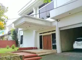 For Rent Rumah Area Pakubuwono, Pinggir Jalan Bisa Usaha