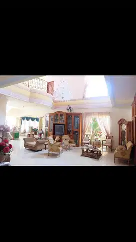Rumah Besar 2lantai dengan kolam