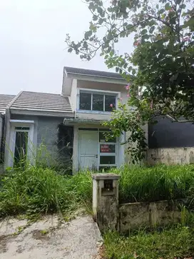 Dijual rumah di dua jalur depan taman di Citra Indah City