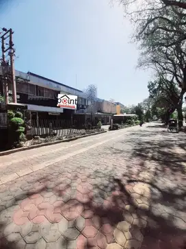 Ruang Usaha Komersiil Lokasi Jalan PREMIUM Hitung Tanah