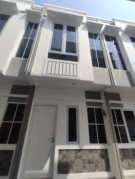 Rumah 2 Lantai lokasi Industri Dekat Gunung  Sari