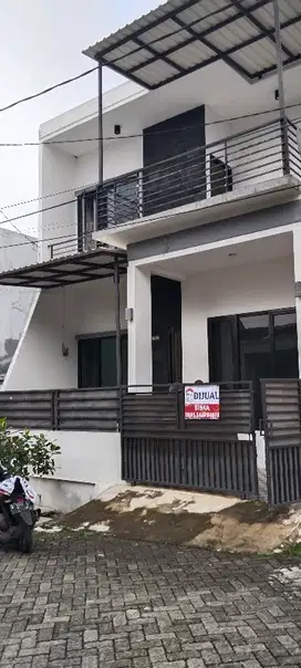 Dijual rumah 2,5 lt di bukit Rivaria, siap pakai, strategis