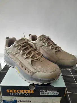 Sepatu outdoor skechers