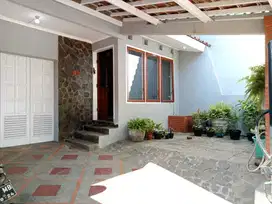 Rumah Cantik 2 lantai di Cicadas Cikutra Bandung