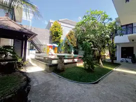 FOR SALE VILLA CANTIK DENGAN TAMAN INDAH DEKAT GERBANG TOL NUSA DUA
