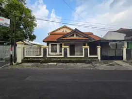 Rumah 2 lantai hitung tanah dekat widuran setabelan kepatihan solo
