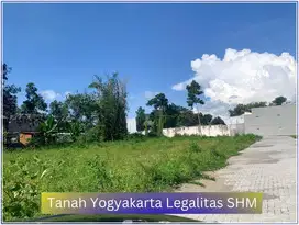 Utara kampus UGM Tanah Strategis di Jl. Pandanaran Sleman