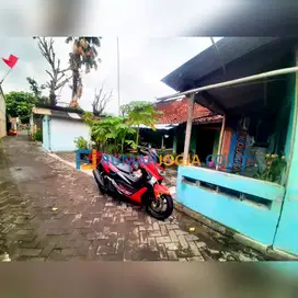 tanah dan bangunan area seturan cocok hunian dan kost