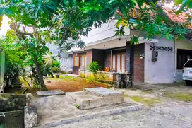 Dijual Tanah Bonus Bangunan Rumah 6 BR, Asri dan Lokasi Strategis
