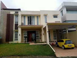 rumah dua lantai swimming pool dan siap huni