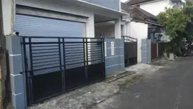Rumah di dekat RS Biomedika Pagutan